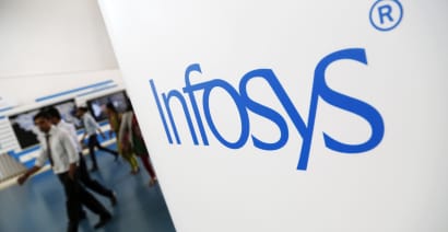 Infosys sticks to growth targets