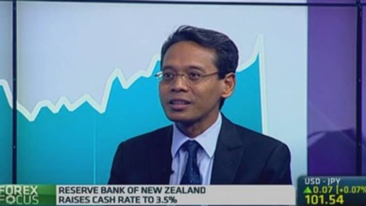 Expect currency intervention from RBNZ: Pro