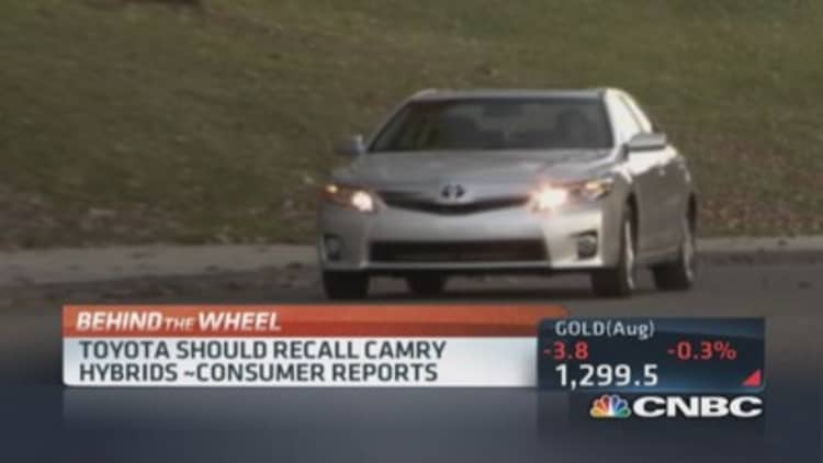 Toyota should recall Camry Hybrid: Consumer Reports