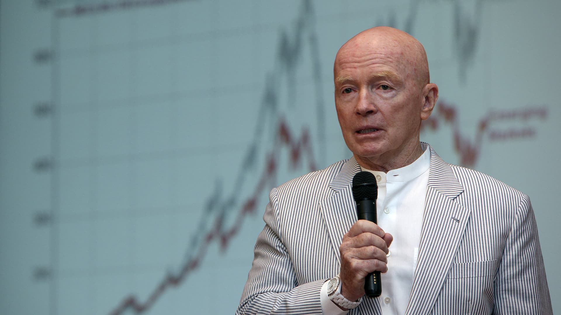 China denies Mark Mobius' claims that its government is restricting capital flow