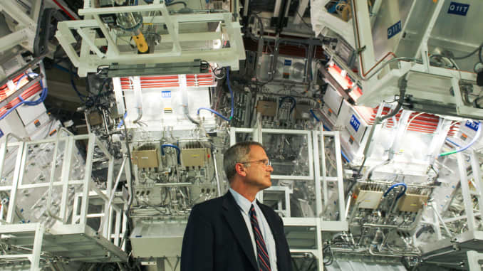 Jeff Wisoff in front of the world’s largest laser at the Lawrence Livermore National Laboratory.