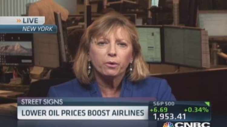 Lower oil boosts airlines