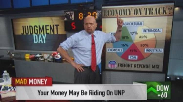 Cramer takes a ride on fast-rising Union Pacific 