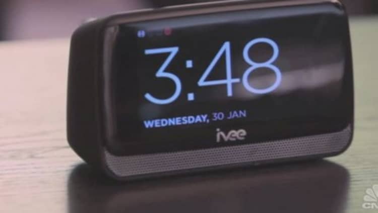 Ivee Sleek:  A voice-controlled hub for smart homes