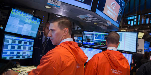 Alibaba IPO biggest ever; shares decline 