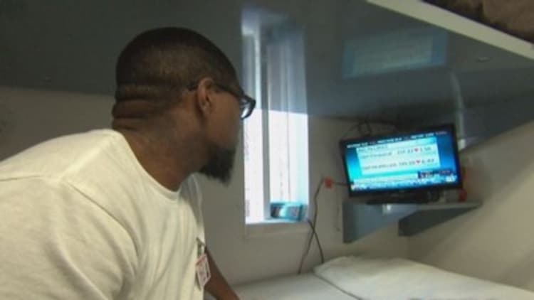Exclusive: Inmates use tablets, other tech