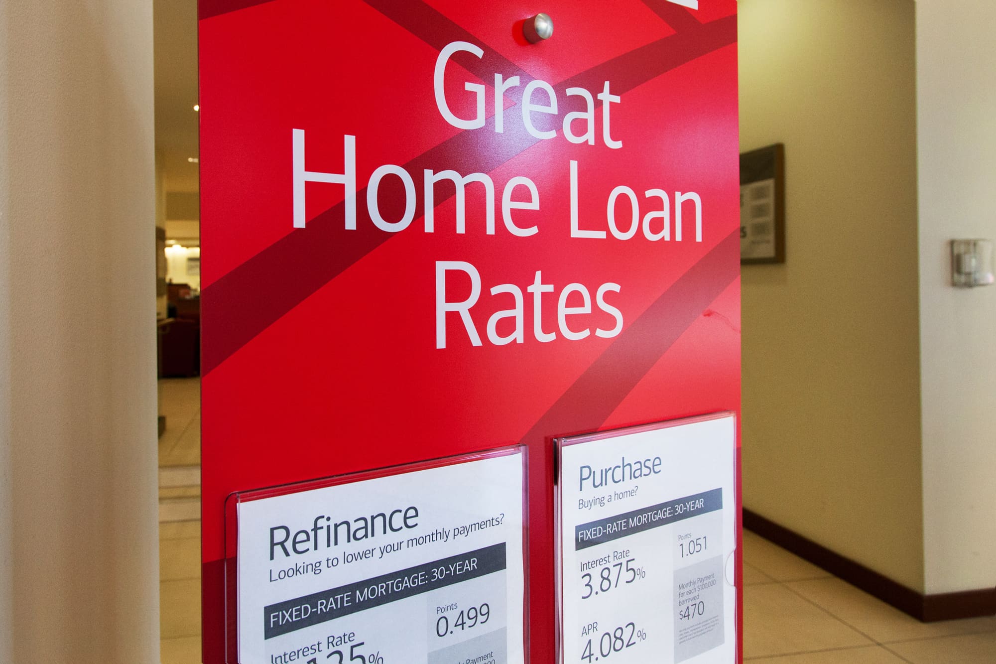 Mortgage refinancing surges as interest rates resume rising