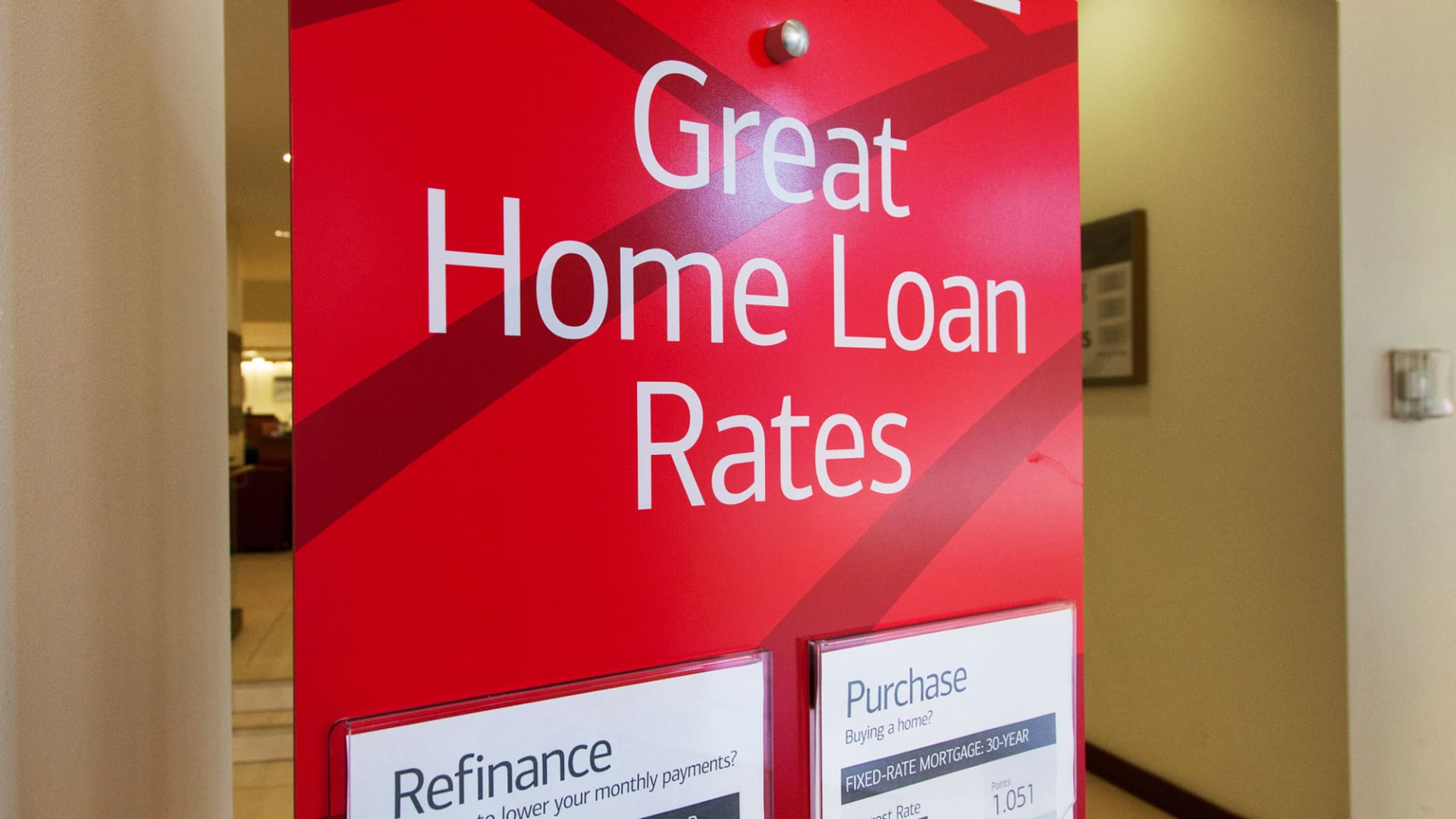 Mortgage refinancing drops to a 22-year low as interest rates surge even higher – CNBC