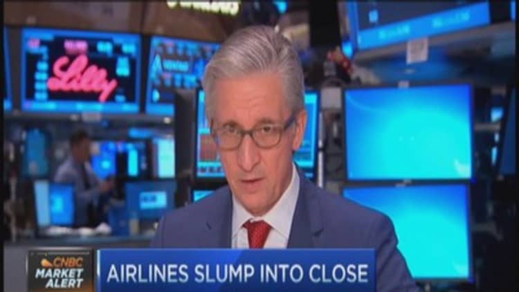 Airline stocks slump into close
