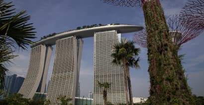Buy Las Vegas Sands as travel to Singapore builds, Wells Fargo says