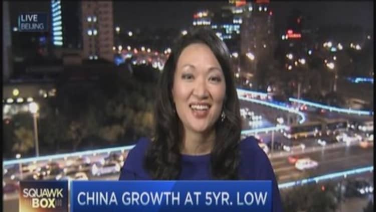 China growth falls to 5-year low