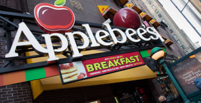Applebee's owner Dine Brands wants to steal fast-food customers with its deals