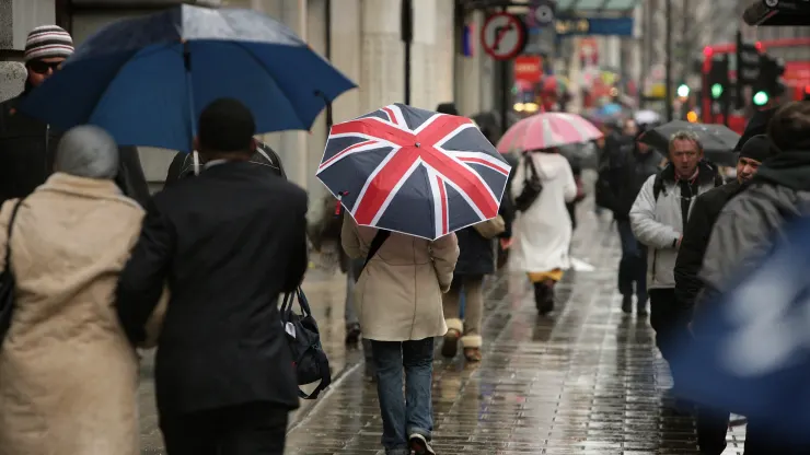 102130162 UK flag on umbrella