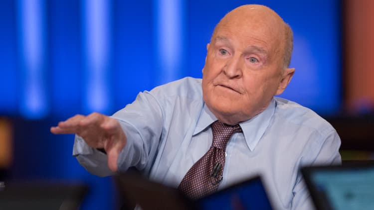 Ludicrous to raise rates now: Jack Welch
