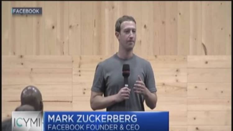 Zuckerberg's single shirt edge