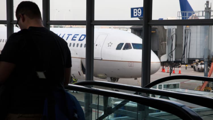 Air travel a bargain, despite fees: United CEO