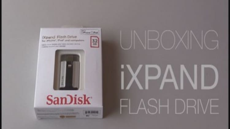Unboxing the SanDisk iXpand flash drive