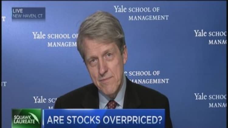 Declines in confidence striking: Shiller