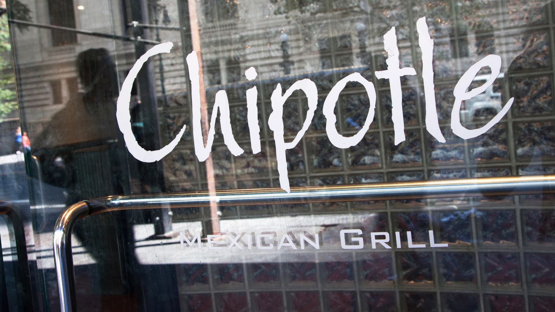 Chipotle to pay $20 million to NYC workers as part of settlement