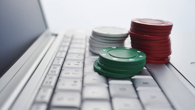 U.S. gambling sites start to accept PayPal