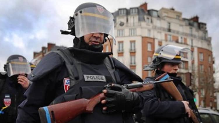 Police storm Paris print shop: Report