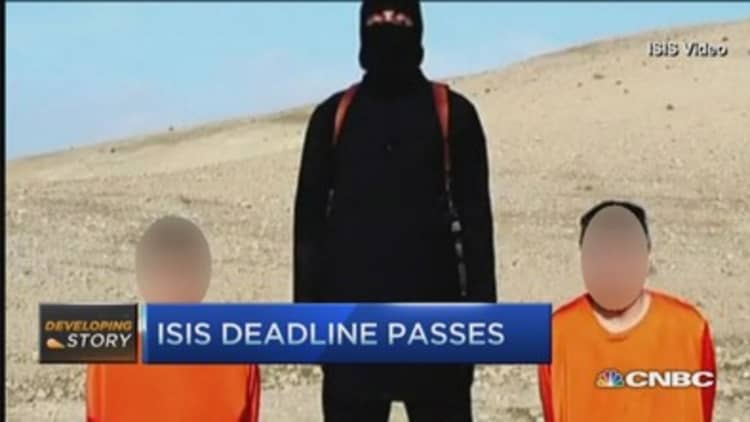ISIS deadline passes, no word on Japanese hostages