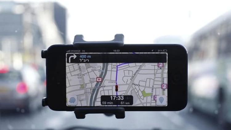 Is navigation app Waze a danger to cops?