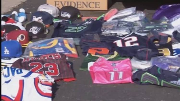 Feds go after Super Bowl counterfeiters 
