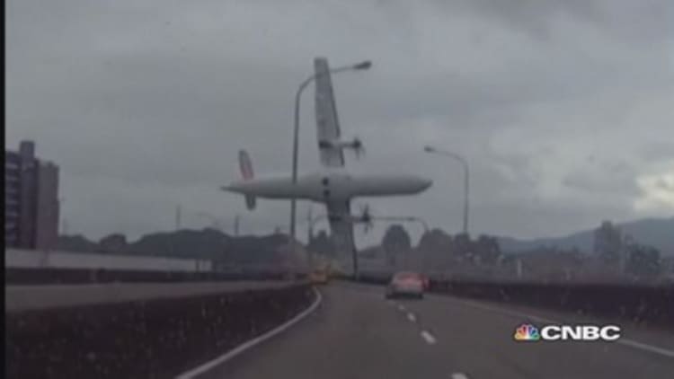 Taiwan air crash: 26 dead, black boxes recovered