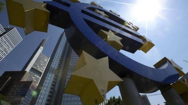 ECB restricts financing to Greek banks