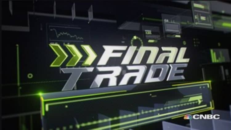 Fast Money Final Trade: TWTR, VLO, KORS & M
