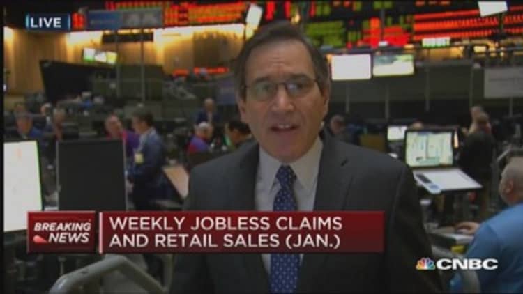 Weekly jobless claims up 25K to 304,000