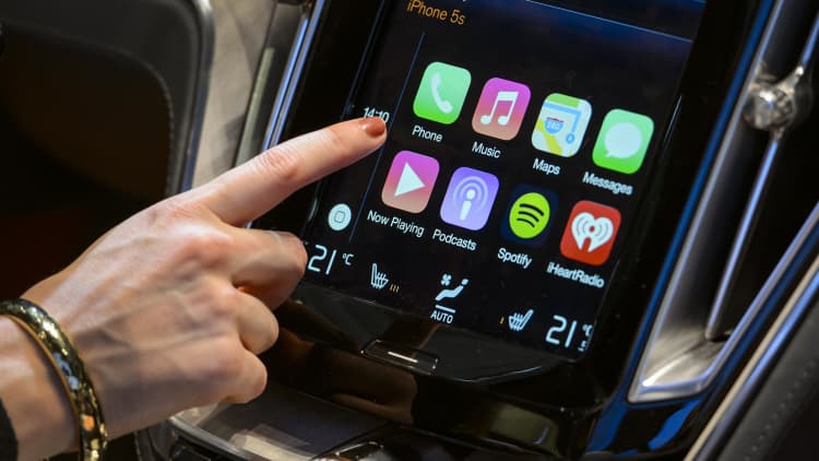 There is a race between Apple, Google, Microsoft and Amazon for the screen in our cars
