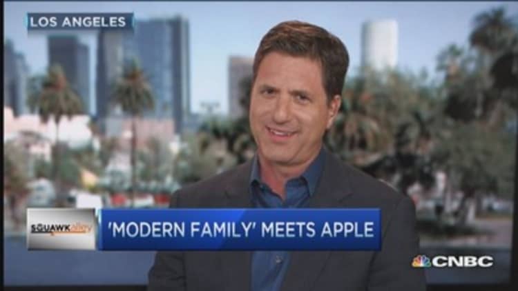 'Modern Family' meets Apple