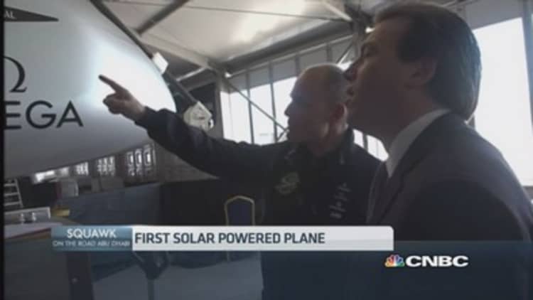 Solar-powered plane set to tour the globe
