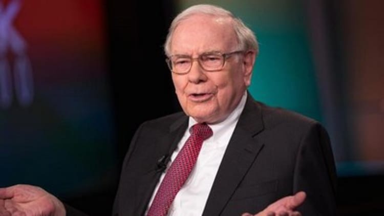 Buffett places his bets on Hillary Clinton