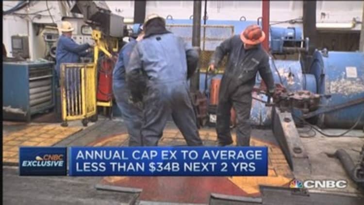 Exxon trims capex to average less than $34B