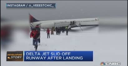 Retired pilot: LGA tower can't see anything