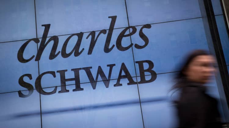 Here's how Schwab's elimination of trade fees impacts brokerages
