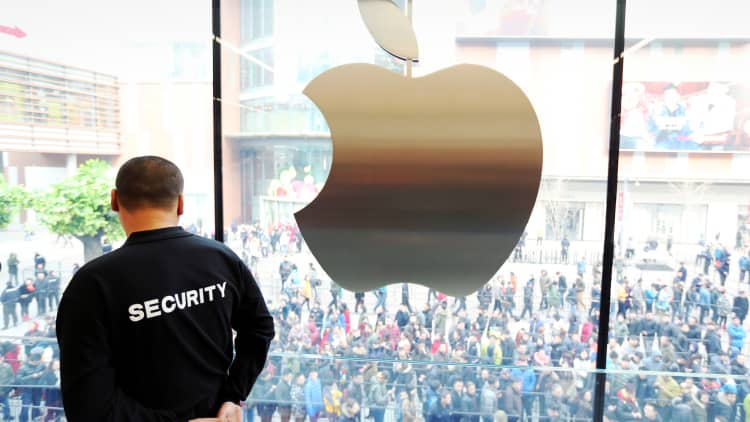 4 ways to play Apple's China dominance