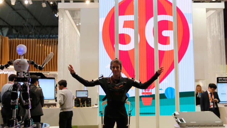 US Telecom CEO on federalizing 5G: Let Americans companies innovate