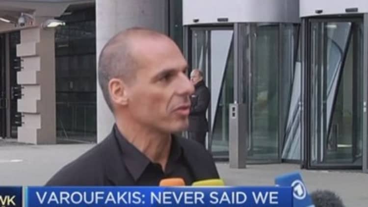 Greece's Varoufakis walks off over photo question