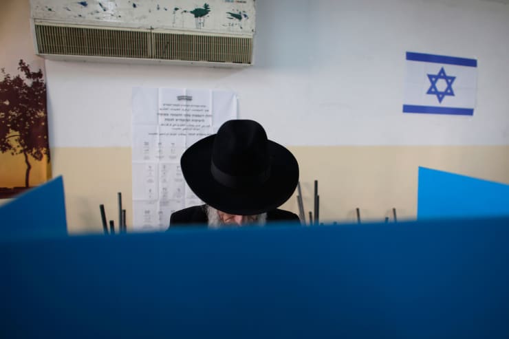 Reusable: Israel elections man casts ballot