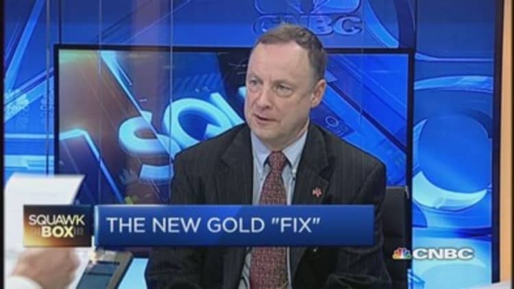Why central banks are manipulating gold