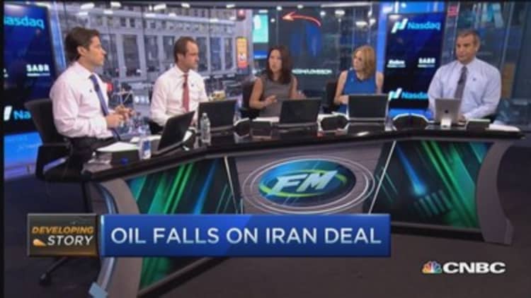 Oil tumbles on Iran deal 