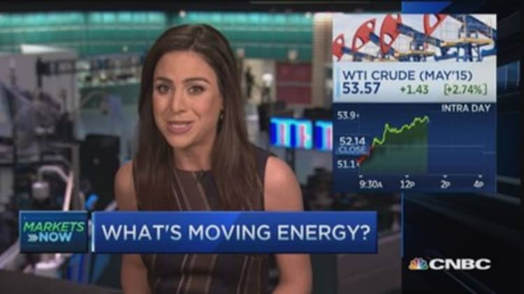 Oil builds on momentum 