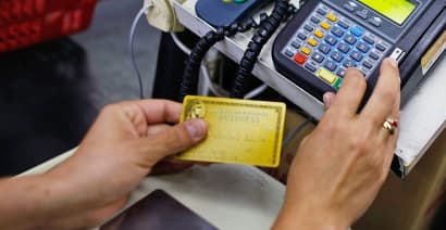 Consumer debt passes $17 trillion for the first time