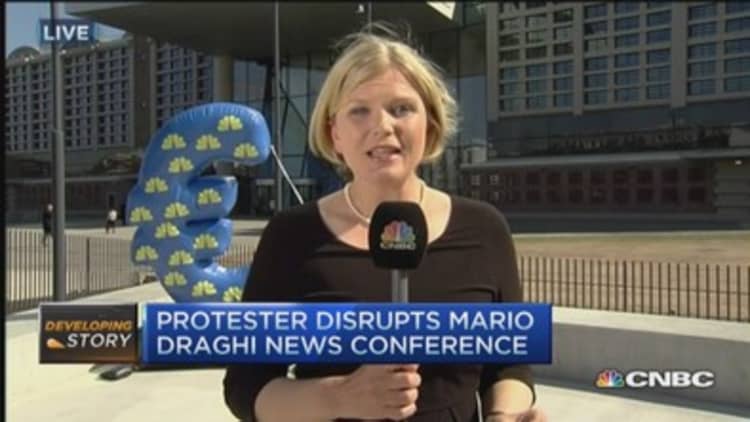 Female protester disrupts Draghi 