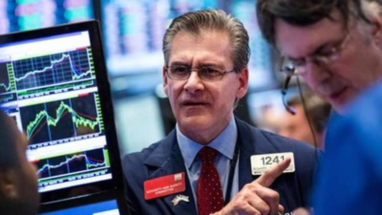 Wall Street seeks to extend rebound