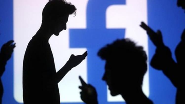 Facebook still a 'buy' despite: Pro